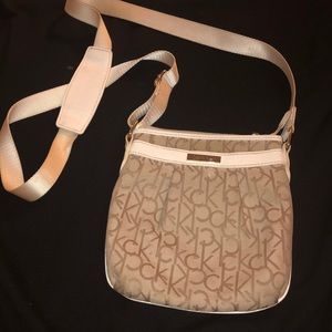 CALVIN KLIEN CROSS BODY
